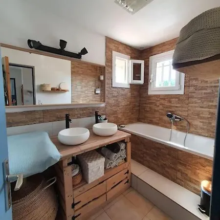 Jolie Maison 135m2 Avec Jacuzzi Et Petite Piscine *
